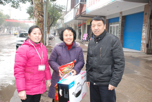 集團(tuán)工會慰問退休員工