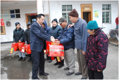 仁和集團(tuán)走訪樟樹市福利院