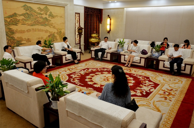 《中國醫(yī)藥報》領導到仁和集團調(diào)研