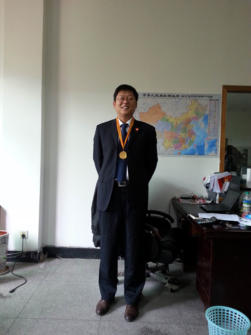 責(zé)任 擔(dān)當(dāng) 奉獻(xiàn)—記集團(tuán)2013年度勞動模范、和力藥業(yè)品牌拓展部部長張朝輝