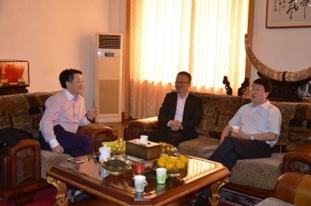 1444977502154060675.jpg 江西省藥監(jiān)局李艦海局長(zhǎng)視察仁和集團(tuán) (1).jpg