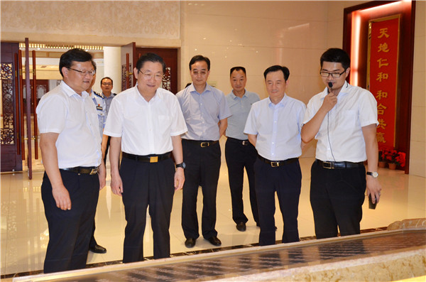 1528710365451019102.jpg 江西省政府副省長秦義視察仁和集團.jpg